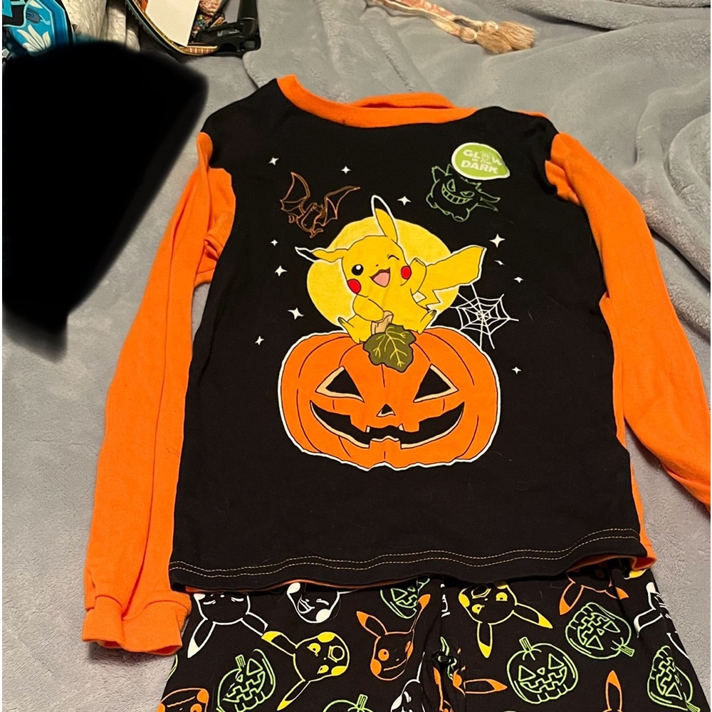 Pokémon Halloween Pajamas NWT 12